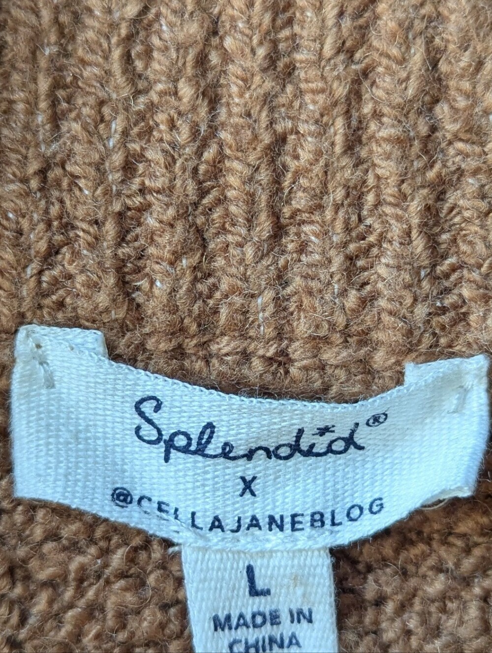 Splendid x Cella Jane Blog Knit V-Neck Long Sleeve Cable Knit Sweater Large Tan - Picture 3 of 7